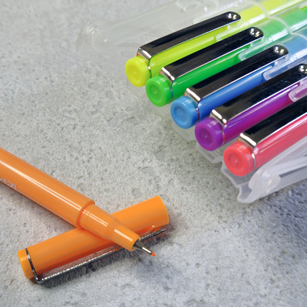 Stifte in einer stabilen, wiederverschliessbaren Kunststoffverpackung